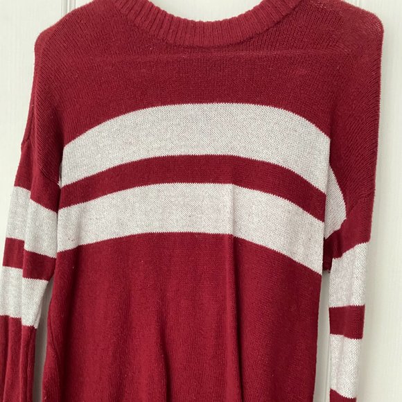 AE Maroon and White sweater - Picture 1 of 2